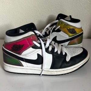 Mens 8.0  Air Jordan 1 Mid SE 'Heat Reactive - Color Change' DM7802-100